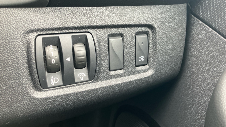 Renault Clio 0.9 TCE 90 Iconic 5dr Petrol Hatchback